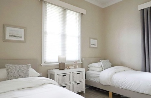 West Tamworth Cottage | Mountain View Cottage: Pet-Friendly Retreat with Breakfast