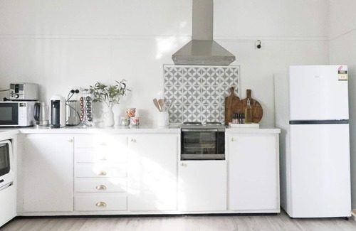 West Tamworth Cottage | Mountain View Cottage: Pet-Friendly Retreat with Breakfast
