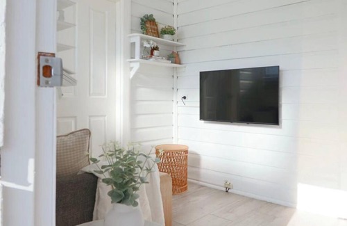 West Tamworth House | Guest Rated 9.8: Mountain View Cottage for Families & Pets