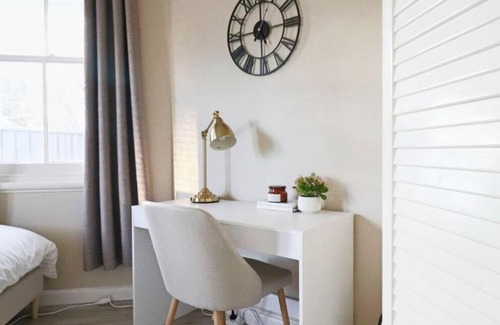 West Tamworth House | Guest Rated 9.8: Mountain View Cottage for Families & Pets