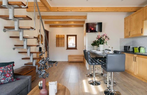 Poronin House | Cozy Mountain View Cottage with Two Bedrooms & Breakfast