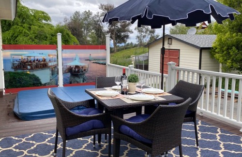 Temecula Cottage | Mountain-view cottage with private hot tub, alfresco deck, W/D & central AC