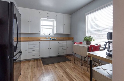 Joseph Cottage | Pet-Friendly 2BR Mountain View Retreat with Fenced Yard