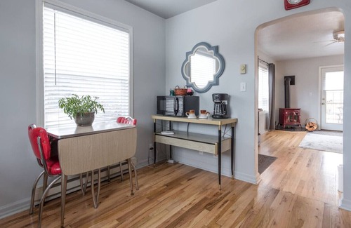 Joseph Cottage | Pet-Friendly 2BR Mountain View Retreat with Fenced Yard