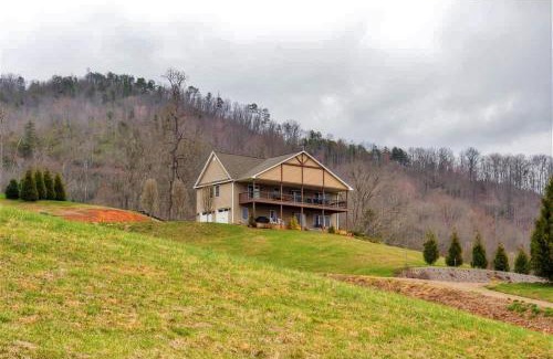 Franklin House | Franklin Escape with Decks, Grill, and Mountain Views