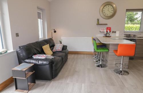 Limavady House | Discover Mountain View: Family-Friendly Retreat Awaits