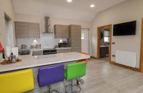 Limavady House | Discover Mountain View: Family-Friendly Retreat Awaits