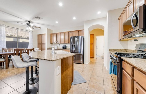Avondale House | Mountain-View Retreat with Pool & Spa - Rated 10/10