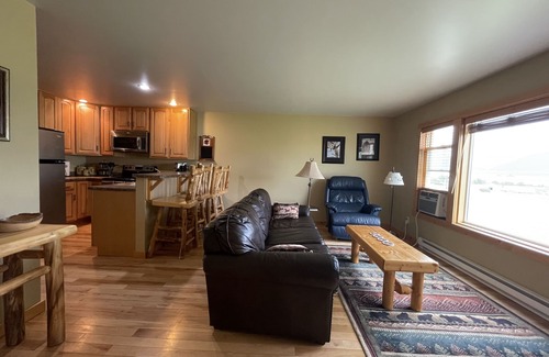 Livingston Cabin | Perfect Mountain View Getaway with Ocean Views and Spa