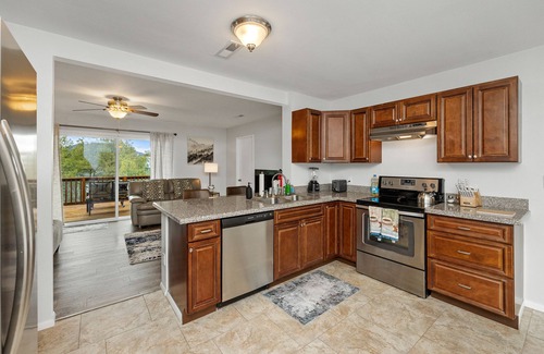 Prescott Cottage | Exceptional Mountain View Getaway with Breakfast Included