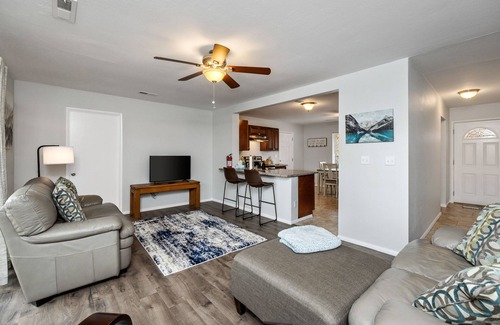 Prescott Cottage | Exceptional Mountain View Getaway with Breakfast Included