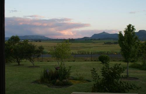 Glencoe House | Inviting Mountain View Guest House with Wheelchair Access