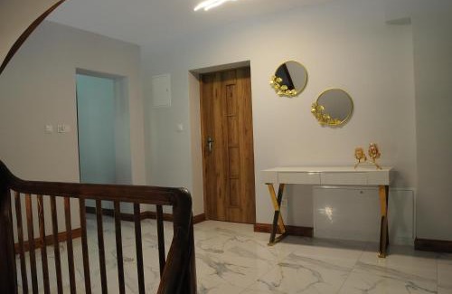 Jedlina-Zdroj House | Exceptional Mountain View Guest Rooms for Family Getaways