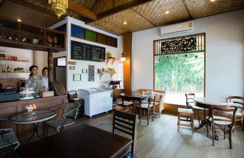 Old City House | Cozy Mountain View Guesthouse in Chiang Mai with Breakfast