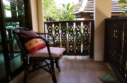 Old City House | Cozy Mountain View Guesthouse in Chiang Mai with Breakfast