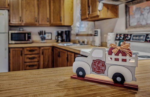 Berkeley Springs House | Scenic Mountain View Hideaway - Perfect for Family Fun!