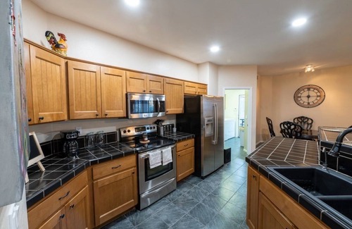Pinnacle Hill House | Idyllic Mountain View Retreat with Heated Pool & Ocean Views