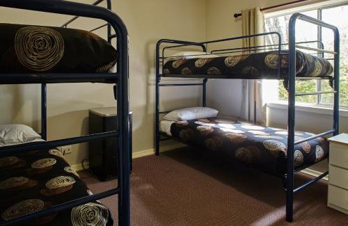 Harrietville Hotel | Relax at Mountain View Holiday Retreat with Kid-Friendly Amenities