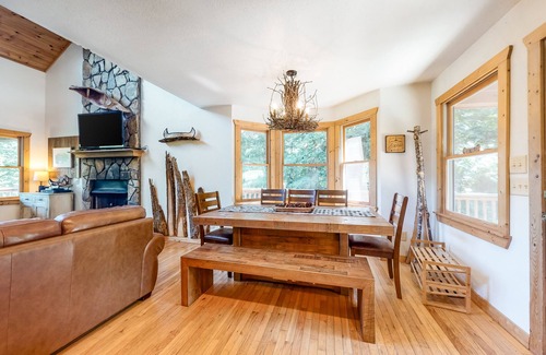 Murphy House | Relaxing Mountain View Home with Hot Tub & Game Room