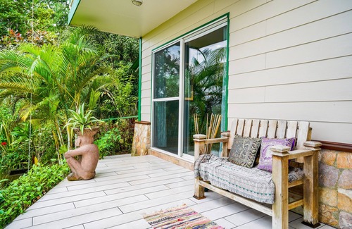 Quepos House | Scenic Mountain-View Retreat with Private Infinity Pool