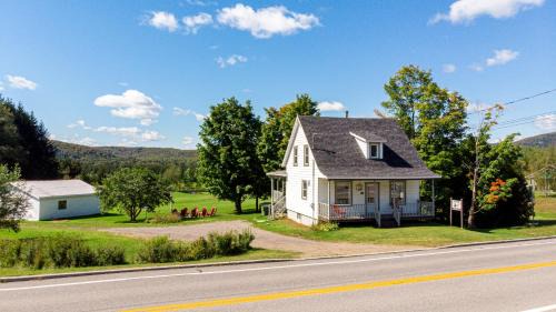 Saint-Leonard-de-Portneuf Ski Chalet | Relax at Les Chalets Tourisma - Family Retreat with Hot Tub