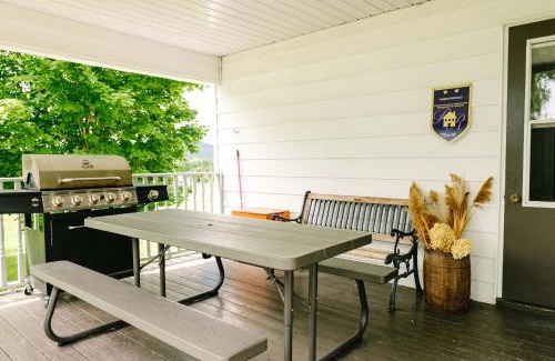 Saint-Leonard-de-Portneuf Ski Chalet | Relax at Les Chalets Tourisma - Family Retreat with Hot Tub