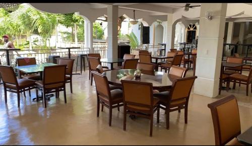 Vaudreuil Hotel | Scenic Mountain View Hotel with Pool & Oceanfront Dining