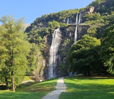 Prata Camportaccio Apartment | Scenic Mountain View House: Pet-Friendly with Breakfast