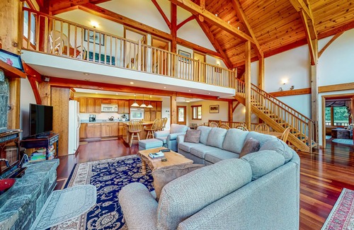 Ludlow House | Scenic Mountain-View House with Hot Tub Near Okemo Resort