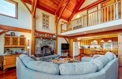 Ludlow House | Scenic Mountain-View House with Hot Tub Near Okemo Resort
