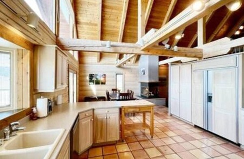 North Powder House | Scenic Mountain View Lodge - Family Friendly & Accessible