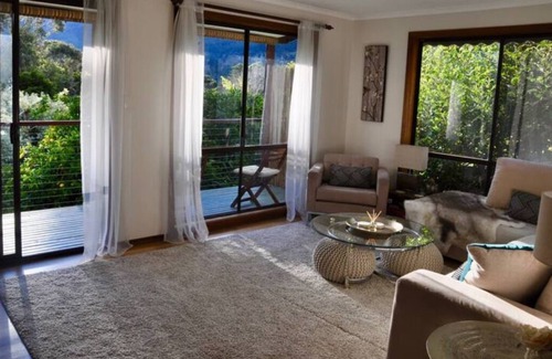 Warburton House | Relaxing Retreat at Mountain View Lodge in Warburton