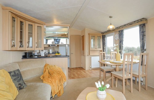 Caergeiliog Cottage | Mountain View Lodge: Pet Friendly Getaway with Garden Oasis