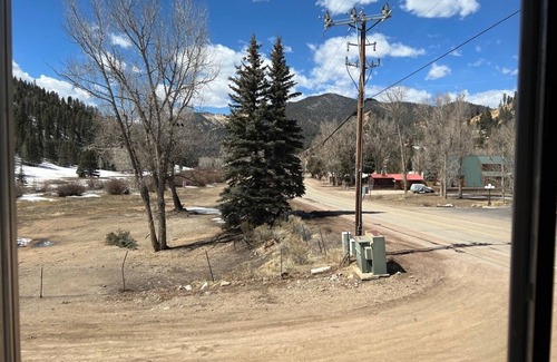 Red River Apartment | Pet-Friendly Mountain View Lodge: Guest Rated 10/10 Stay