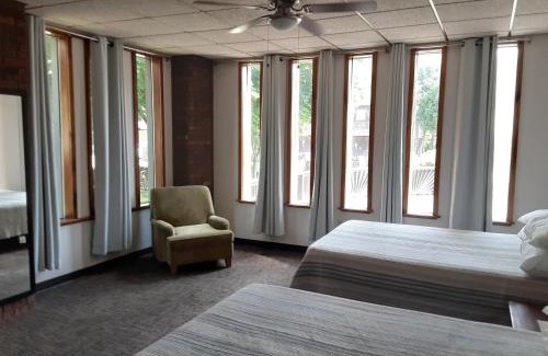Clifford Cabin | Scenic Mountain View Lodge - Pet Friendly & 9/10 Rated