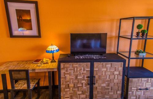 Parowan Hotel | Mountain View Lodge: Pet-Friendly Retreat with Oceanfront Pool