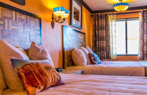 Parowan Hotel | Mountain View Lodge: Pet-Friendly Retreat with Oceanfront Pool