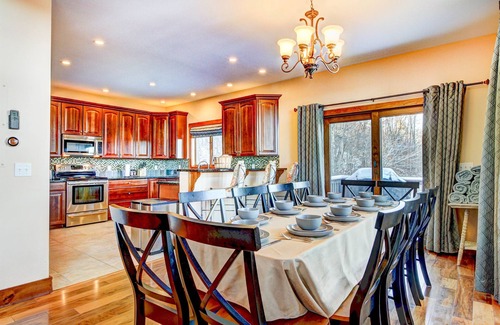 Ludlow House | Mountain View Manor: Relaxing Hot Tub & Spectacular Scenery