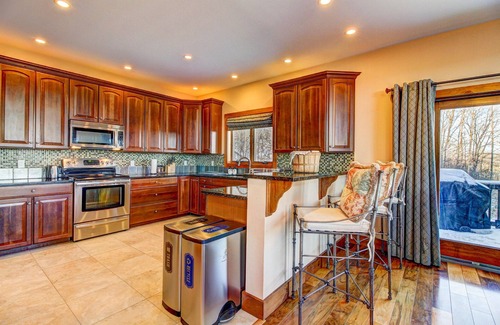 Ludlow House | Mountain View Manor: Relaxing Hot Tub & Spectacular Scenery