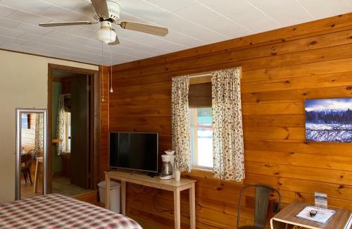 Stratton Hotel | Pet-Friendly Mountain View Motel & Campground Awaits You
