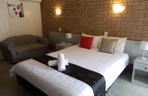 Halls Gap Hotel | Scenic Mountain View Motor Inn with Pool & Breakfast
