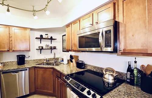 Central Scottsdale Condo | Top-Rated Mountain View Pickleball Place with Pool & Spa