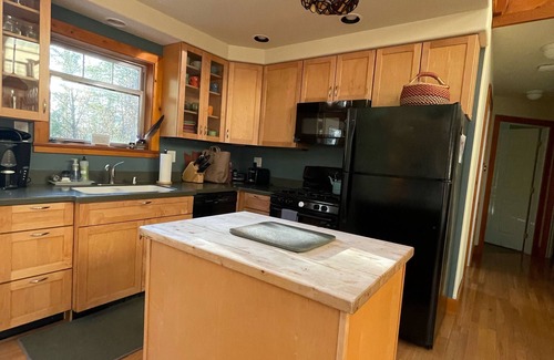 Warnick House | Family-Friendly Retreat with Mountain Views & Cozy Amenities