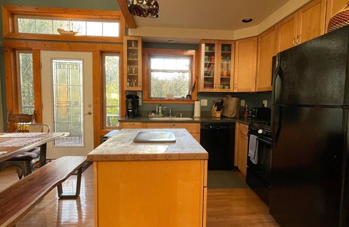 Warnick House | Family-Friendly Retreat with Mountain Views & Cozy Amenities