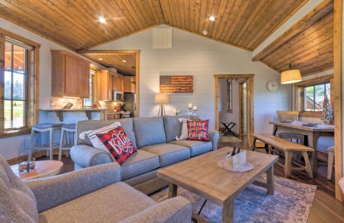 Tuckasegee Cabin | Elegant Cabin with Deck, Grill & Top Chinquapin Amenities