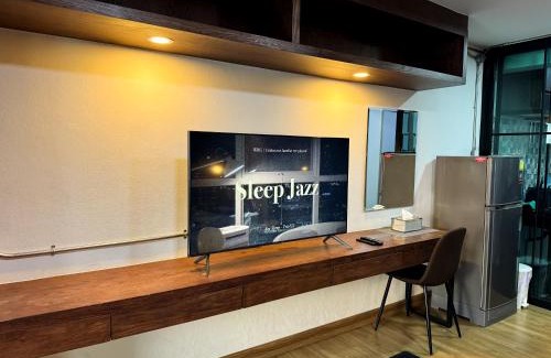 Nimman Apartment | Scenic Mountain View Room on Nimman Road Awaits You