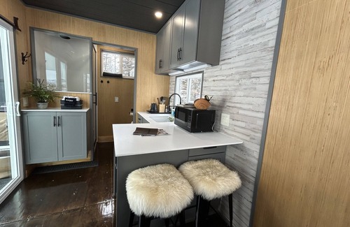 Bozeman Cabin | Inviting Cabins with Mountain View, Sauna & Gym Near MSU
