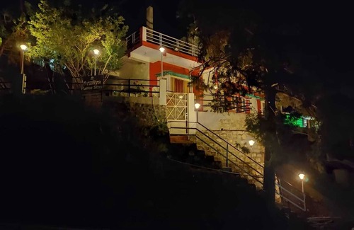 Bhimtal Cottage | Scenic Mountain View Escape: Bird Watching & Paragliding