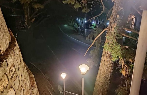 Bhimtal Cottage | Scenic Mountain View Escape: Bird Watching & Paragliding