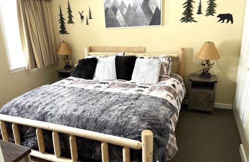 Hancock Apartment | Elegant Mountain View Suite with Ski Access at Jiminy Peak